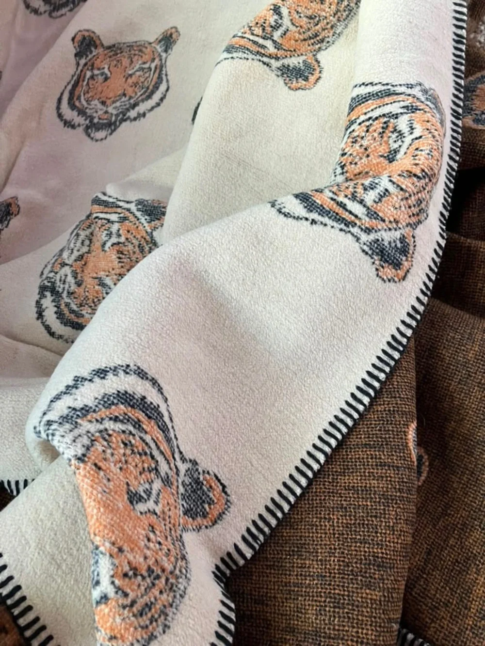 NEW PAD Home Design Concept Reversible Tiger Print Throw Blanket